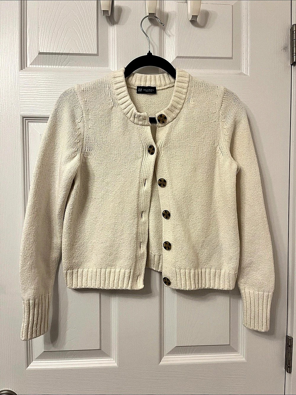 Gap CashSoft Button-Front Cardigan in Cream Size XS Like New